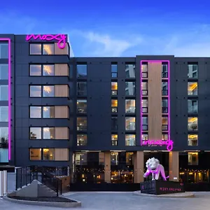 Moxy Downtown 4* Halifax