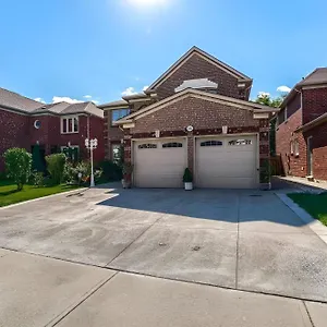 https://deluxe-apartment-basement-unit.niagara-fallshotels.com